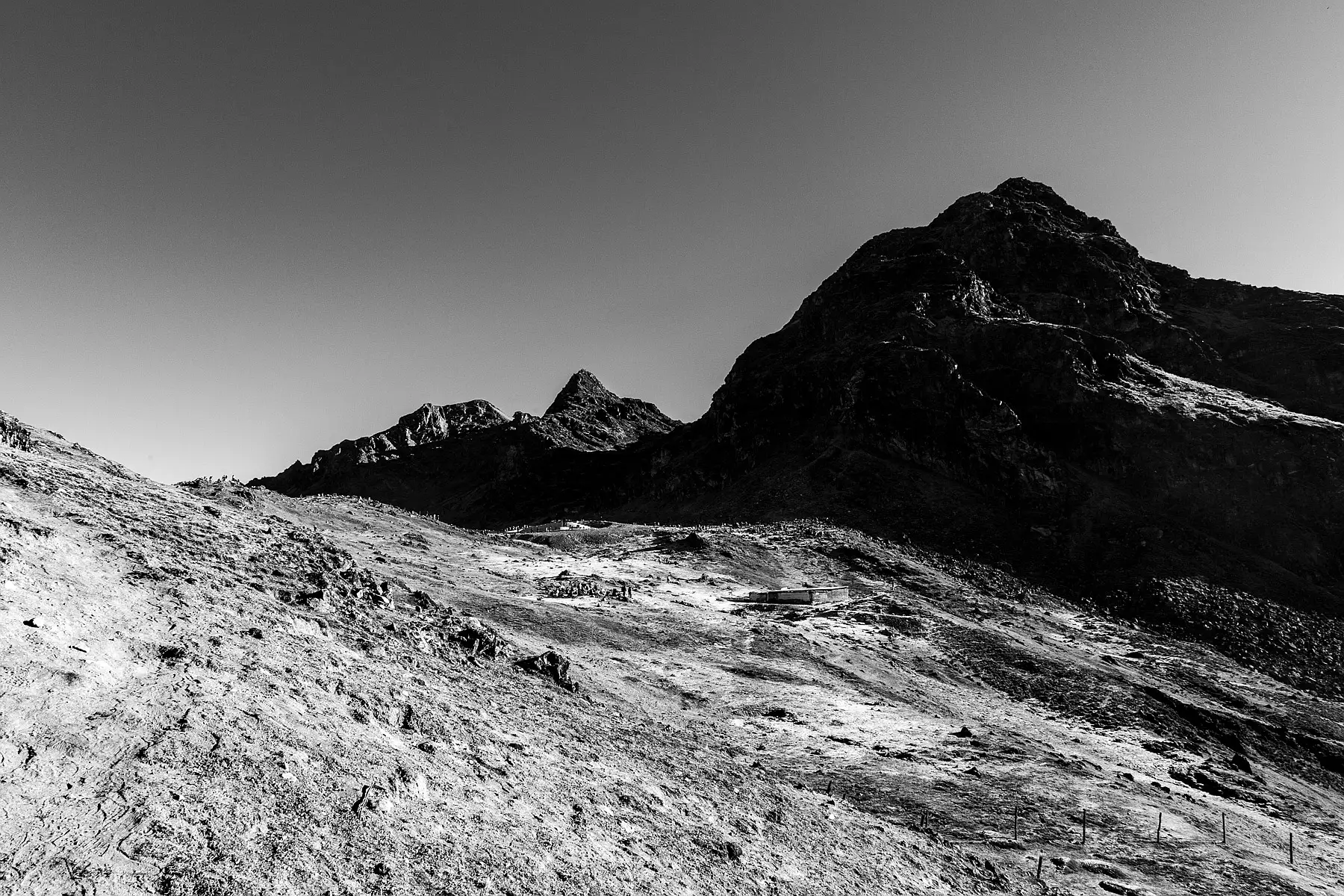 Montaña en claro oscuro cerca del Nevado Huaytapallana
